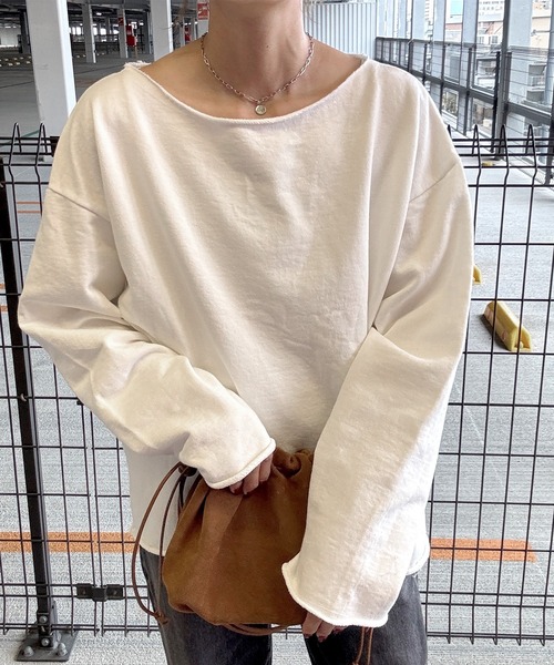 ISOOK（アイスー）の「オフショルダーオーバーサイズスウェット(chiica select) / トップス オフショル スウェット 長袖 ビッグシルエット ルーズ ボートネック  カットオフ 切りっぱなし ブラック ホワイト 白 黒 無地（スウェット・レディース・ブラック/ホワイト・FREE）」の13枚目の写真