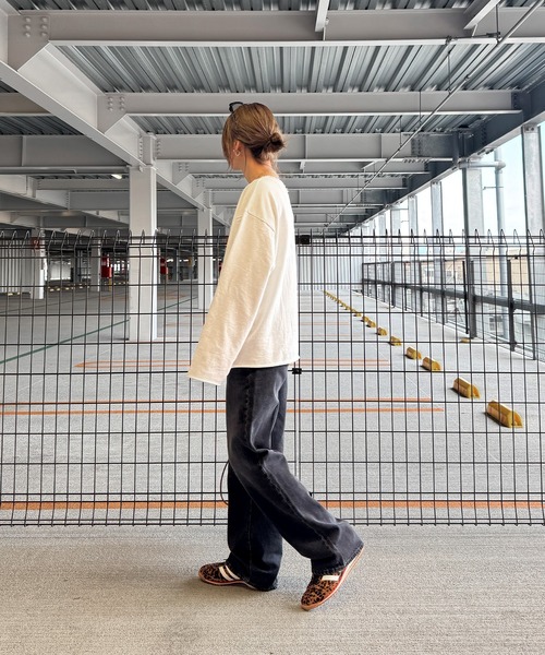 ISOOK（アイスー）の「オフショルダーオーバーサイズスウェット(chiica select) / トップス オフショル スウェット 長袖 ビッグシルエット ルーズ ボートネック  カットオフ 切りっぱなし ブラック ホワイト 白 黒 無地（スウェット・レディース・ブラック/ホワイト・FREE）」の15枚目の写真