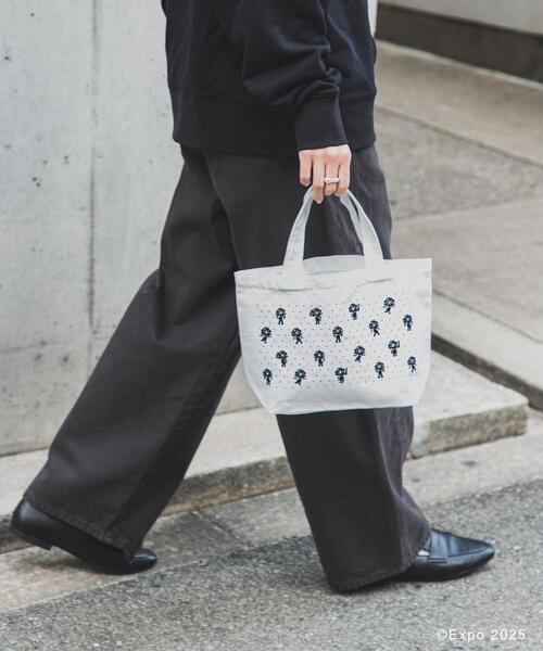 THE GOODLAND MARKET（ザグッドランドマーケット）の「EXPO2025 TOTE-DOT S（トートバッグ・レディース・ホワイト/ブラック・SMALL）」の3枚目の写真