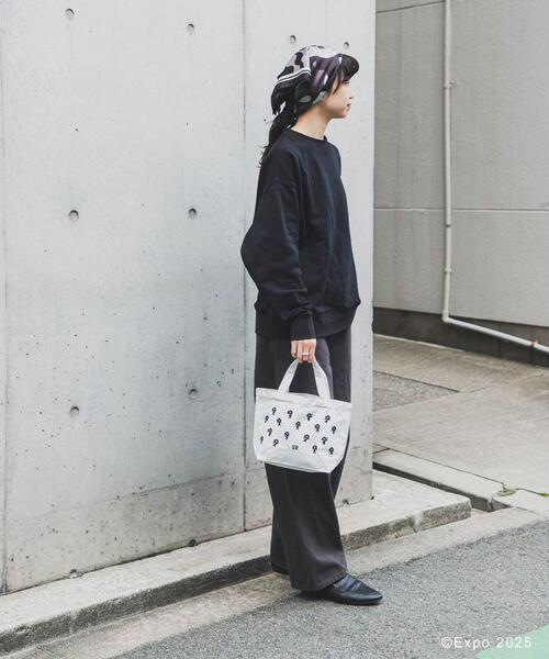 THE GOODLAND MARKET（ザグッドランドマーケット）の「EXPO2025 TOTE-DOT S（トートバッグ・レディース・ホワイト/ブラック・SMALL）」の4枚目の写真