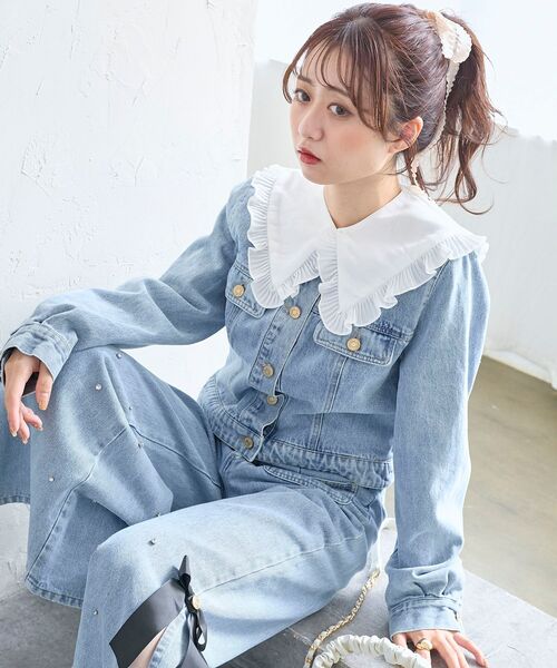 MAJESTIC LEGON(マジェスティックレゴン)の「フリルカラー&ブローチセットGジャン(デニムジャケット・レディース・ブラック/サックスブルー・MEDIUM/SMALL)」の2枚目の写真
