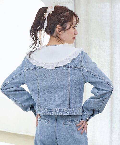 MAJESTIC LEGON(マジェスティックレゴン)の「フリルカラー&ブローチセットGジャン(デニムジャケット・レディース・ブラック/サックスブルー・MEDIUM/SMALL)」の10枚目の写真