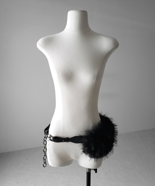 me+em select(ミームセレクト)の「ボリュームフェイクファーベルト / volume fake fur belt(ベルト・レディース・ブラック・FREE)」の4枚目の写真