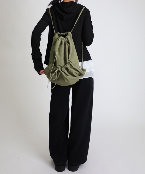 Vini（ヴィニ）の「ドローストリング ナップザック（バックパック/リュック・レディース・ホワイト/ブラック/カーキ・FREE）」の3枚目の写真