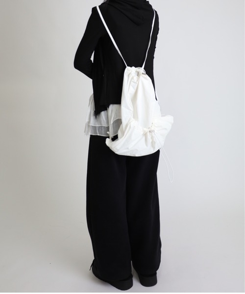 Vini（ヴィニ）の「ドローストリング ナップザック（バックパック/リュック・レディース・ホワイト/ブラック/カーキ・FREE）」の5枚目の写真