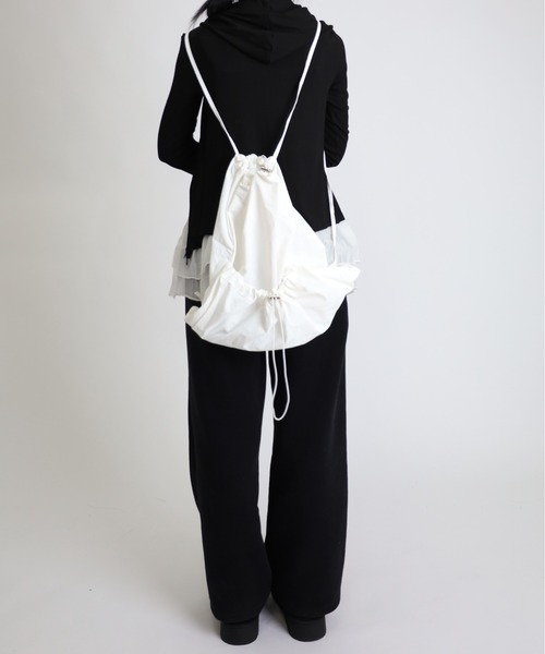 Vini（ヴィニ）の「ドローストリング ナップザック（バックパック/リュック・レディース・ホワイト/ブラック/カーキ・FREE）」の4枚目の写真