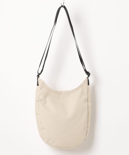KELTY(ケルティ)の「KELTY ケルティ ES MINI CURVE SHOULDER ショルダーバッグ 軽量 ミニバッグ(ショルダーバッグ・レディース・ホワイト系/オリーブ/ブラウン系/ブラック/アニマル/スカイブルー/マスタード/ネイビー/ベージュ/ブラック系/レオパード/タン/セージグリーン・ONE SIZE)」の14枚目の写真