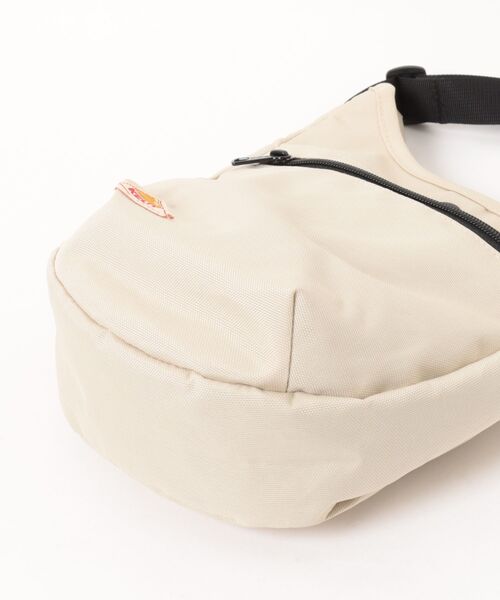 KELTY(ケルティ)の「KELTY ケルティ ES MINI CURVE SHOULDER ショルダーバッグ 軽量 ミニバッグ(ショルダーバッグ・レディース・ホワイト系/オリーブ/ブラウン系/ブラック/アニマル/スカイブルー/マスタード/ネイビー/ベージュ/ブラック系/レオパード/タン/セージグリーン・ONE SIZE)」の15枚目の写真