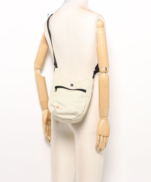 KELTY(ケルティ)の「KELTY ケルティ ES MINI CURVE SHOULDER ショルダーバッグ 軽量 ミニバッグ(ショルダーバッグ・レディース・ホワイト系/オリーブ/ブラウン系/ブラック/アニマル/スカイブルー/マスタード/ネイビー/ベージュ/ブラック系/レオパード/タン/セージグリーン・ONE SIZE)」の17枚目の写真