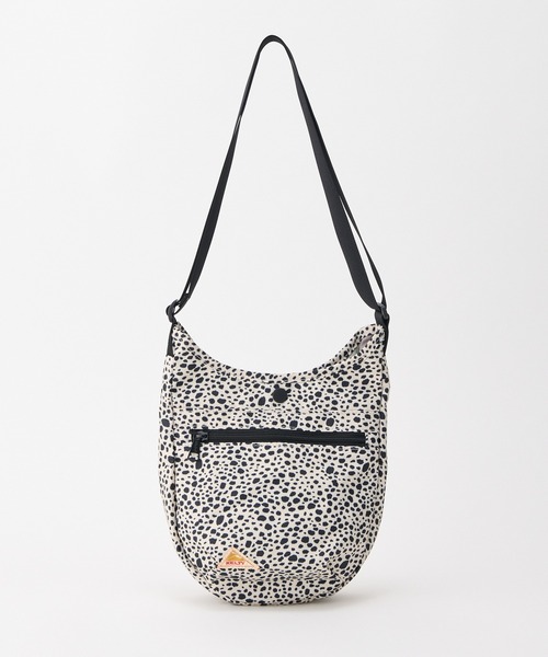 KELTY(ケルティ)の「KELTY ケルティ ES MINI CURVE SHOULDER ショルダーバッグ 軽量 ミニバッグ(ショルダーバッグ・レディース・ホワイト系/オリーブ/ブラウン系/ブラック/アニマル/スカイブルー/マスタード/ネイビー/ベージュ/ブラック系/レオパード/タン/セージグリーン・ONE SIZE)」の1枚目の写真