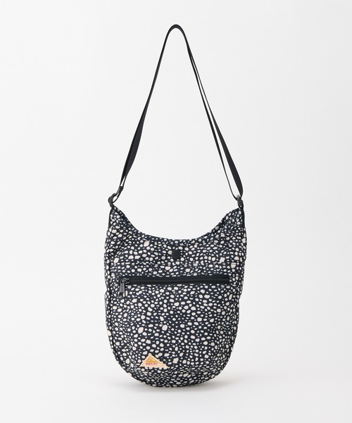 KELTY(ケルティ)の「KELTY ケルティ ES MINI CURVE SHOULDER ショルダーバッグ 軽量 ミニバッグ(ショルダーバッグ・レディース・ホワイト系/オリーブ/ブラウン系/ブラック/アニマル/スカイブルー/マスタード/ネイビー/ベージュ/ブラック系/レオパード/タン/セージグリーン・ONE SIZE)」の3枚目の写真