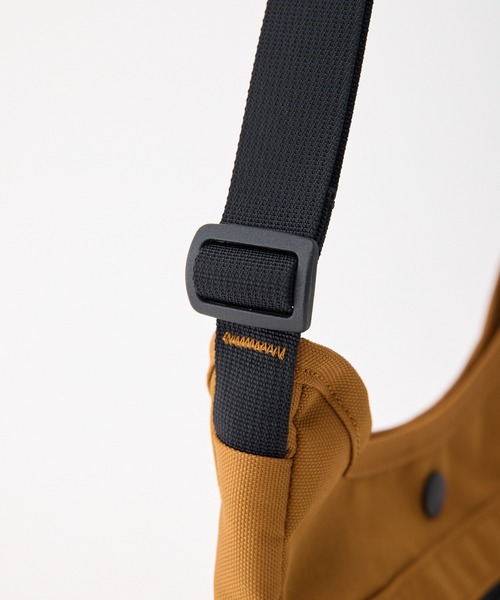 KELTY(ケルティ)の「KELTY ケルティ ES MINI CURVE SHOULDER ショルダーバッグ 軽量 ミニバッグ(ショルダーバッグ・レディース・ホワイト系/オリーブ/ブラウン系/ブラック/アニマル/スカイブルー/マスタード/ネイビー/ベージュ/ブラック系/レオパード/タン/セージグリーン・ONE SIZE)」の18枚目の写真