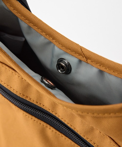KELTY(ケルティ)の「KELTY ケルティ ES MINI CURVE SHOULDER ショルダーバッグ 軽量 ミニバッグ(ショルダーバッグ・レディース・ホワイト系/オリーブ/ブラウン系/ブラック/アニマル/スカイブルー/マスタード/ネイビー/ベージュ/ブラック系/レオパード/タン/セージグリーン・ONE SIZE)」の22枚目の写真