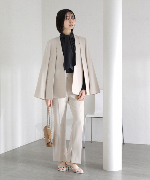 La TOTALITE（ラトータリテ）の「2WAYスリットジャケット（ノーカラージャケット・レディース・ベージュ/ネイビー/ライトグリーン・38/36）」の4枚目の写真