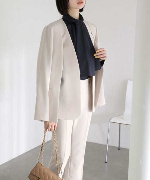 La TOTALITE（ラトータリテ）の「2WAYスリットジャケット（ノーカラージャケット・レディース・ベージュ/ネイビー/ライトグリーン・38/36）」の9枚目の写真