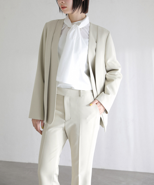 La TOTALITE（ラトータリテ）の「2WAYスリットジャケット（ノーカラージャケット・レディース・ベージュ/ネイビー/ライトグリーン・38/36）」の14枚目の写真