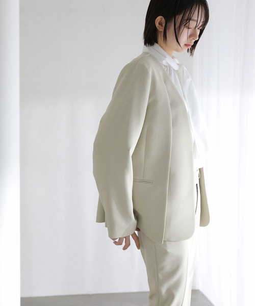 La TOTALITE（ラトータリテ）の「2WAYスリットジャケット（ノーカラージャケット・レディース・ベージュ/ネイビー/ライトグリーン・38/36）」の15枚目の写真