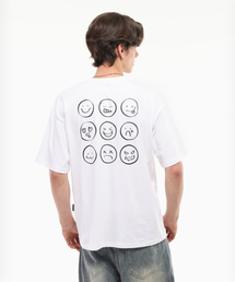 COMMONZ（コモンズ）の「バックポイントスマイル半袖Tシャツ_ホワイト（Tシャツ/カットソー）」