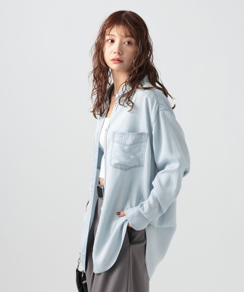 BAYFLOW（ベイフロー）の「[簡単ブラウジング仕様]2WAYデニムシャツ（シャツ/ブラウス・レディース・ライトブルー/インディゴブルー/グレー・FREE）」の2枚目の写真