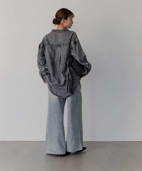 BAYFLOW（ベイフロー）の「[簡単ブラウジング仕様]2WAYデニムシャツ（シャツ/ブラウス・レディース・ライトブルー/インディゴブルー/グレー・FREE）」の5枚目の写真