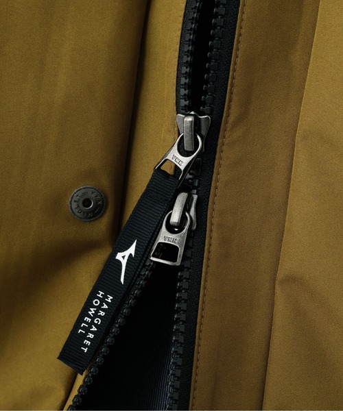 MIZUNO（ミズノ　）の「Gore-Tex RECYCKED POLYESTER POPLIN（マウンテンパーカー・レディース・マスタード/チャコール・2/1）」の17枚目の写真