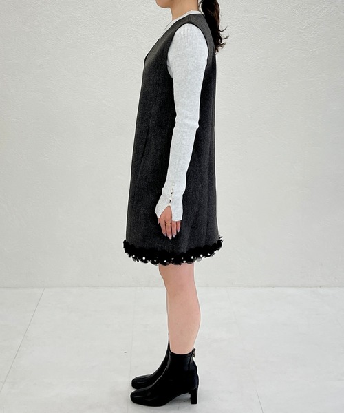 MISCH MASCH（ミッシュマッシュ）の「2026春夏新作 WEB限定 裾レースVネックミニジャンパースカート（ジャンパースカート・レディース・グレー/ブラック・M/S）」の9枚目の写真