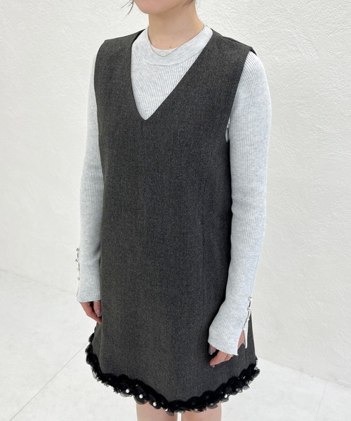 MISCH MASCH（ミッシュマッシュ）の「2026春夏新作 WEB限定 裾レースVネックミニジャンパースカート（ジャンパースカート・レディース・グレー/ブラック・M/S）」の11枚目の写真