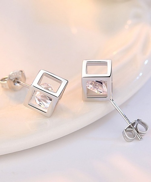 shoppinggo(ショッピングゴー)の「ピアス レディース スタッドピアス 一粒 おしゃれ シンプル 揺れる(ピアス(両耳用)・レディース・シルバー・FREE)」の5枚目の写真