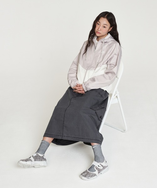NIKE(ナイキ)の「ナイキ ウィンドランナー メンズ ラインド ジャケット / Nike Windrunner Men's Lined Jacket HV8370-012 Light Iron Ore(ブルゾン・メンズ・グレー系その他・XL/2XL/S/M/L)」の2枚目の写真
