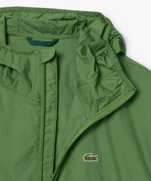 LACOSTE(ラコステ)の「軽量 撥水 ワッシャー加工 ライトウェイトパッカブルジャケット(ナイロンジャケット・メンズ・ライトグリーン/ブラック・52/48/46/50)」の6枚目の写真