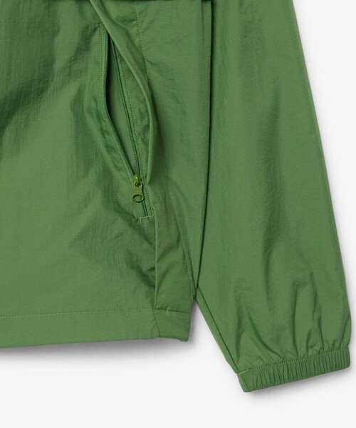 LACOSTE(ラコステ)の「軽量 撥水 ワッシャー加工 ライトウェイトパッカブルジャケット(ナイロンジャケット・メンズ・ライトグリーン/ブラック・52/48/46/50)」の7枚目の写真
