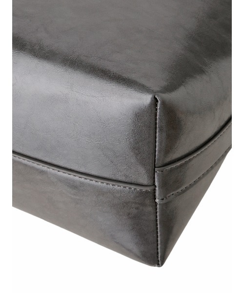 SUIT SQUARE（スーツスクエア）の「縦型ワンショルダーバッグ スムースフェイクレザー（ショルダーバッグ・レディース・ブラック/グレー・F）」の9枚目の写真