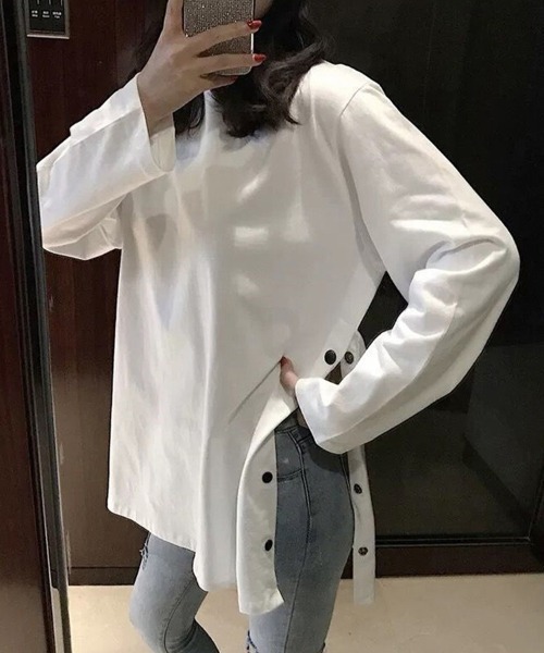 SallyLunn(サリーラン)の「サイドボタンロングスリーブトップス(シャツ/ブラウス・レディース・ブラック/ホワイト・LARGE/MEDIUM)」の4枚目の写真