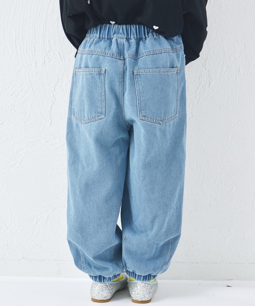 pairmanon（ペアマノン）の「ガールズ レース 裾ゴム カーブデニムパンツ（デニムパンツ・キッズ・インディゴブルー/ライトブルー・100/110/120/130/140/150/90）」の4枚目の写真