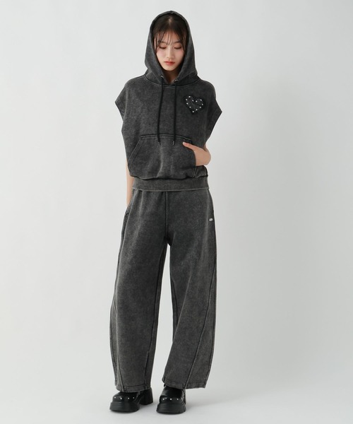 repipi armario（レピピ アルマリオ）の「クロッグスタッズシューズ（サンダル・キッズ・ブラック・SMALL/LARGE/MEDIUM）」の5枚目の写真