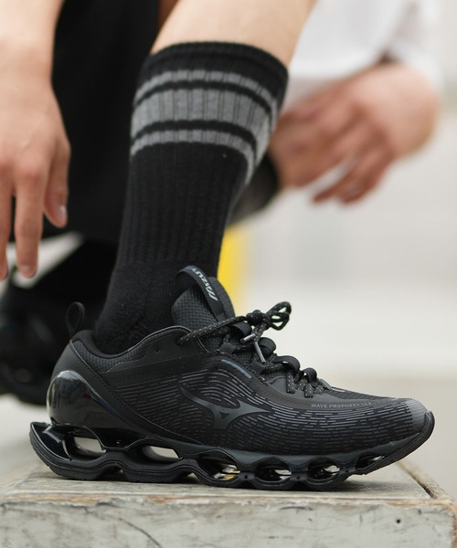 MIZUNO(ミズノ )の「MIZUNO ミズノ WAVE PROPHECY 13.2 ウェーブ プロフェシー D1GA260502(スニーカー・メンズ・ブラック・27.0cm/26.0cm/25.0cm/24.0cm/27.5cm/26.5cm/24.5cm/23.5cm/28.0cm/23.0cm)」の1枚目の写真