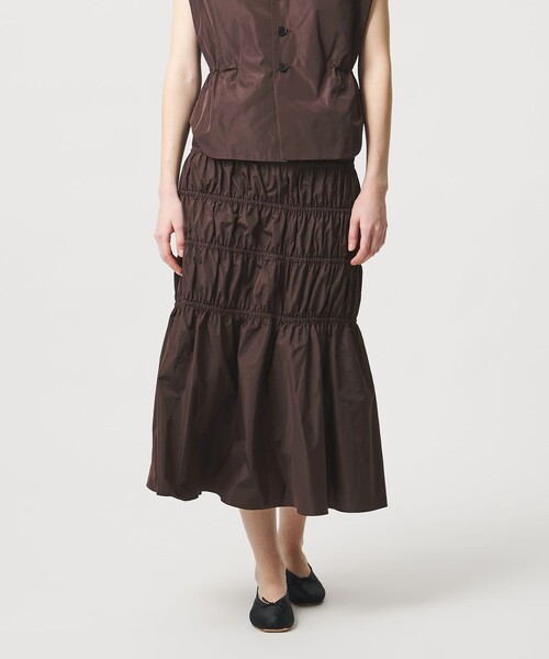 LOEFF（ロエフ）の「＜LOEFF＞グロッシー タフタ ギャザー スカート（スカート・レディース・ブラック/ダークブラウン・0/1）」の2枚目の写真