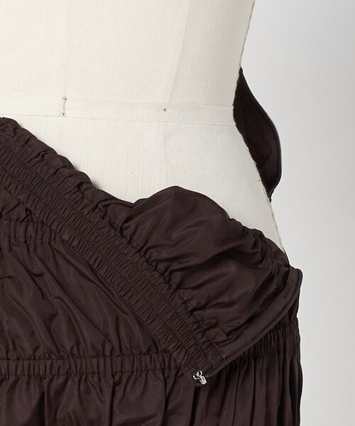 LOEFF（ロエフ）の「＜LOEFF＞グロッシー タフタ ギャザー スカート（スカート・レディース・ブラック/ダークブラウン・0/1）」の15枚目の写真