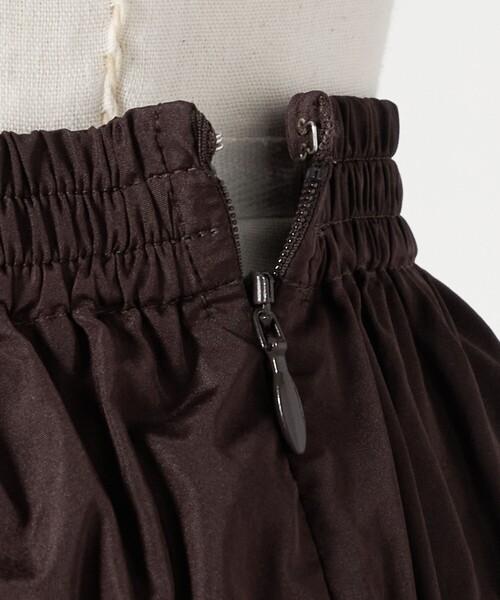 LOEFF（ロエフ）の「＜LOEFF＞グロッシー タフタ ギャザー スカート（スカート・レディース・ブラック/ダークブラウン・0/1）」の17枚目の写真