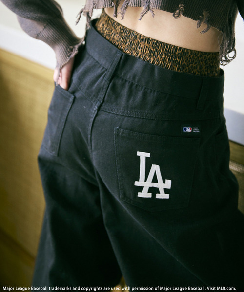 BACK TO THE FIELD（バック トゥー ザ フィールド）の「【MLB】ダブルウエストバレルレッグパンツ（その他パンツ・レディース・レオパード/ブラック・SMALL/MEDIUM）」の6枚目の写真