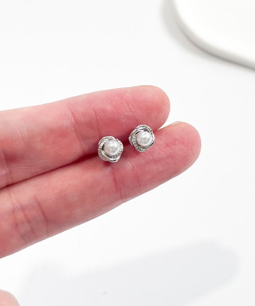 yu-ka(ユーカ)の「YU-KA:パールミニピアス Pearl mini earrings(ピアス(両耳用)・レディース・シルバー・FREE)」の1枚目の写真