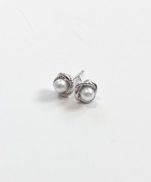 yu-ka(ユーカ)の「YU-KA:パールミニピアス Pearl mini earrings(ピアス(両耳用)・レディース・シルバー・FREE)」の3枚目の写真