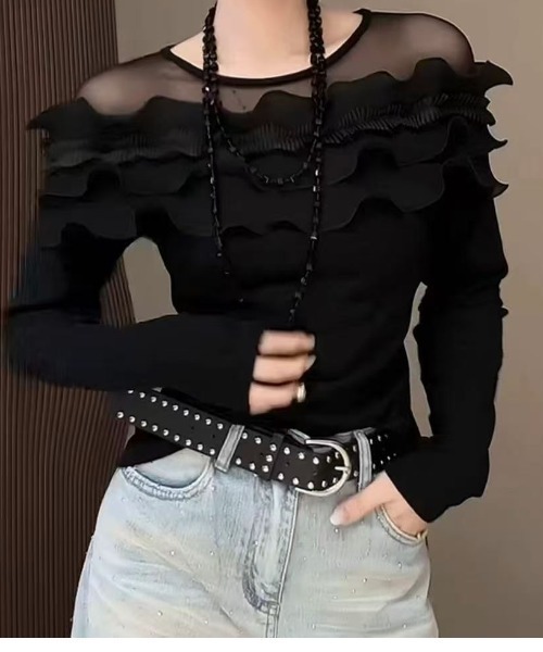 gossip!ロサンゼルス(ゴシップロサンゼルス)の「デコルテフリル ロングスリーブTシャツ(Tシャツ/カットソー・レディース・ホワイト/ブラック・FREE)」の1枚目の写真