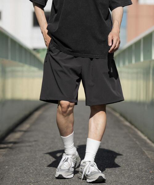 ITEMS URBANRESEARCH(アイテムズ アーバンリサーチ)の「『接触冷感/吸水速乾』多機能 ナイロンストレッチイージーショーツ(その他パンツ・メンズ・カーキ/ブラック/チャコールグレー・LARGE/MEDIUM)」の6枚目の写真