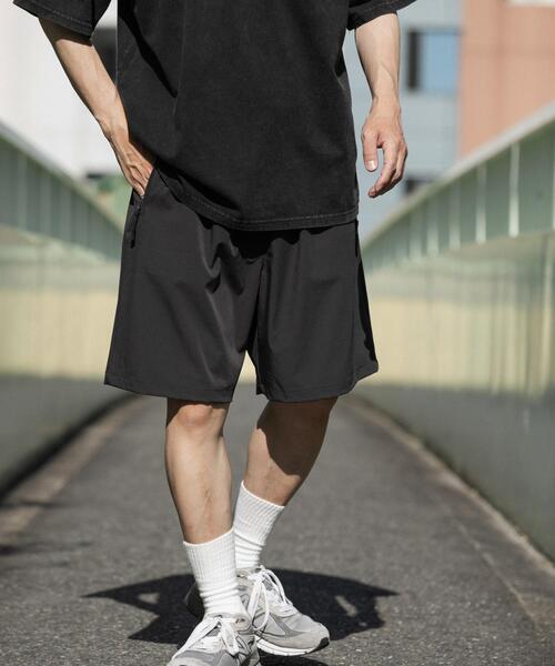 ITEMS URBANRESEARCH(アイテムズ アーバンリサーチ)の「『接触冷感/吸水速乾』多機能 ナイロンストレッチイージーショーツ(その他パンツ・メンズ・カーキ/ブラック/チャコールグレー・LARGE/MEDIUM)」の7枚目の写真