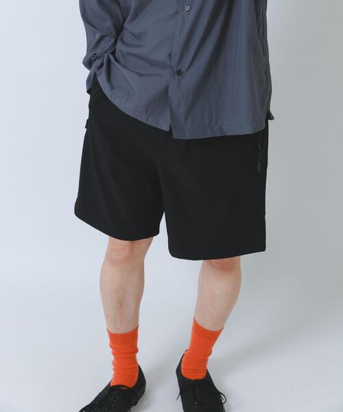 ITEMS URBANRESEARCH(アイテムズ アーバンリサーチ)の「『接触冷感/吸水速乾』多機能 ナイロンストレッチイージーショーツ(その他パンツ・メンズ・カーキ/ブラック/チャコールグレー・LARGE/MEDIUM)」の16枚目の写真