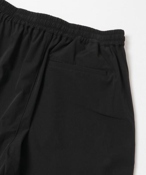ITEMS URBANRESEARCH(アイテムズ アーバンリサーチ)の「『接触冷感/吸水速乾』多機能 ナイロンストレッチイージーショーツ(その他パンツ・メンズ・カーキ/ブラック/チャコールグレー・LARGE/MEDIUM)」の19枚目の写真