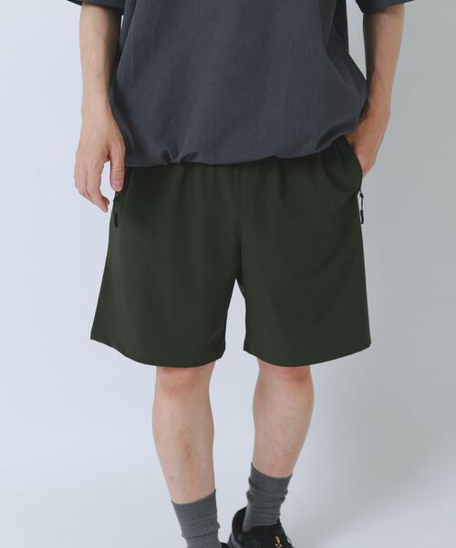 ITEMS URBANRESEARCH(アイテムズ アーバンリサーチ)の「『接触冷感/吸水速乾』多機能 ナイロンストレッチイージーショーツ(その他パンツ・メンズ・カーキ/ブラック/チャコールグレー・LARGE/MEDIUM)」の21枚目の写真