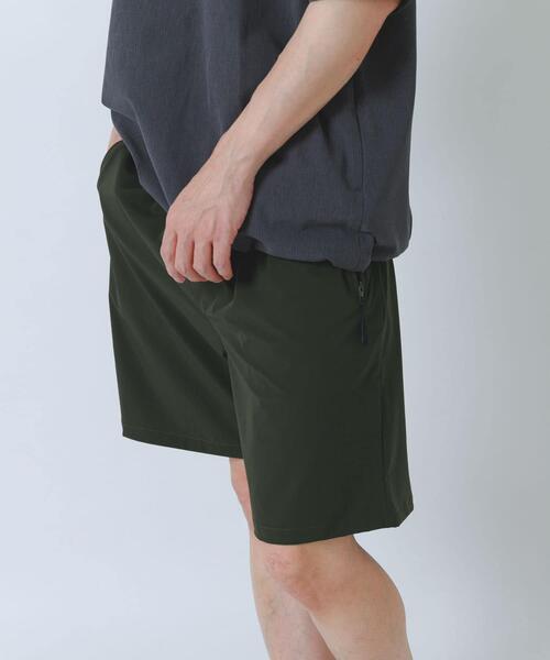 ITEMS URBANRESEARCH(アイテムズ アーバンリサーチ)の「『接触冷感/吸水速乾』多機能 ナイロンストレッチイージーショーツ(その他パンツ・メンズ・カーキ/ブラック/チャコールグレー・LARGE/MEDIUM)」の22枚目の写真