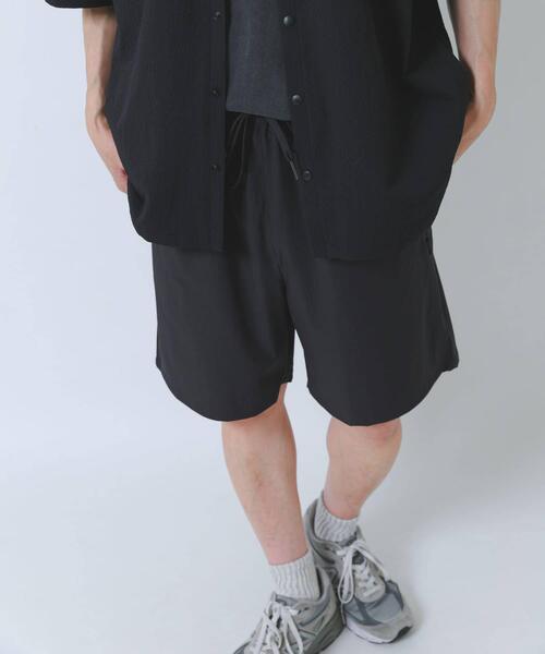 ITEMS URBANRESEARCH(アイテムズ アーバンリサーチ)の「『接触冷感/吸水速乾』多機能 ナイロンストレッチイージーショーツ(その他パンツ・メンズ・カーキ/ブラック/チャコールグレー・LARGE/MEDIUM)」の20枚目の写真